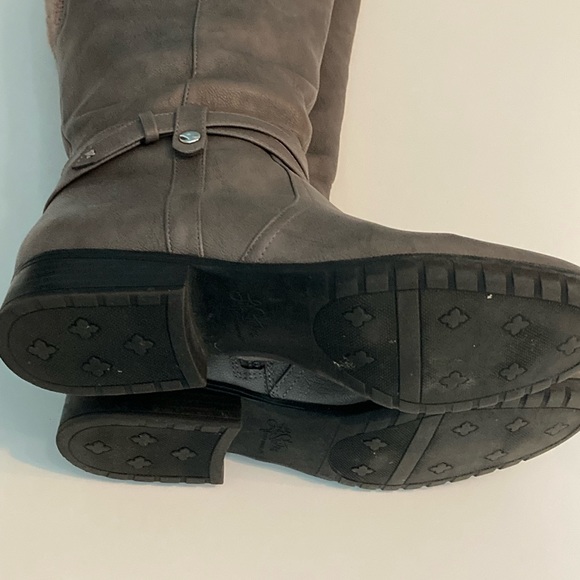 Gray boots - Picture 3 of 4